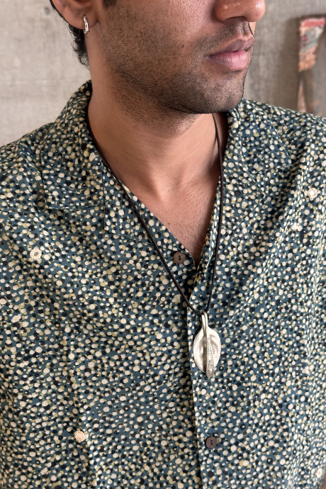 GREEN DOTS POOL MEN'S NOTCH COLLAR HALF SLEEVE SHIRT