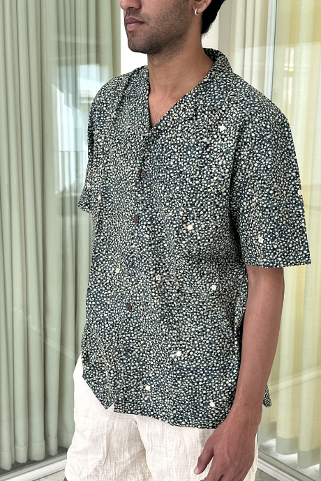 GREEN DOTS POOL MEN'S NOTCH COLLAR HALF SLEEVE SHIRT
