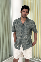 GREEN DOTS POOL MEN'S NOTCH COLLAR HALF SLEEVE SHIRT