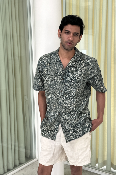 GREEN DOTS POOL MEN'S NOTCH COLLAR HALF SLEEVE SHIRT