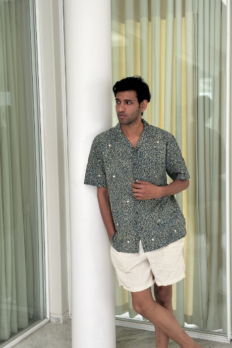 GREEN DOTS POOL MEN'S NOTCH COLLAR HALF SLEEVE SHIRT