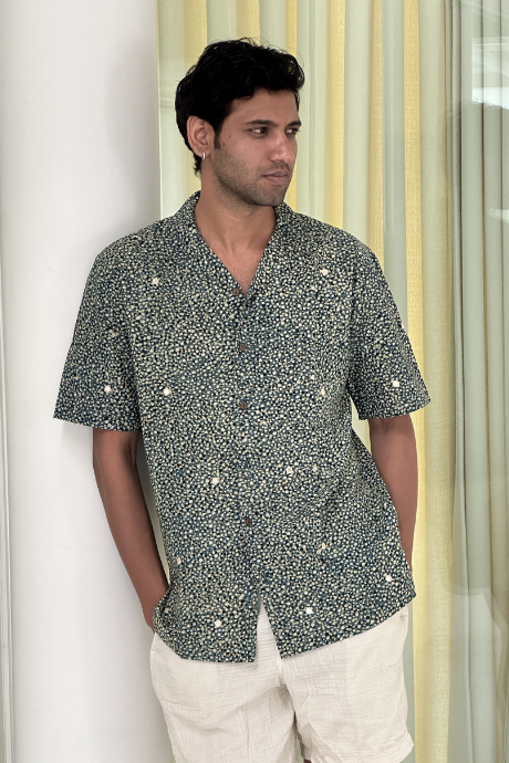 GREEN DOTS POOL MEN'S NOTCH COLLAR HALF SLEEVE SHIRT