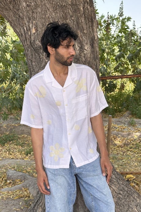 IVORY ON WHITE MEN'S NOTCH COLLAR BOXY SHIRT