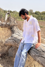 IVORY ON WHITE MEN'S NOTCH COLLAR BOXY SHIRT