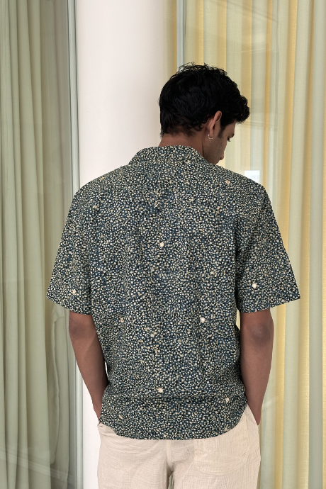 GREEN DOTS POOL MEN'S NOTCH COLLAR HALF SLEEVE SHIRT