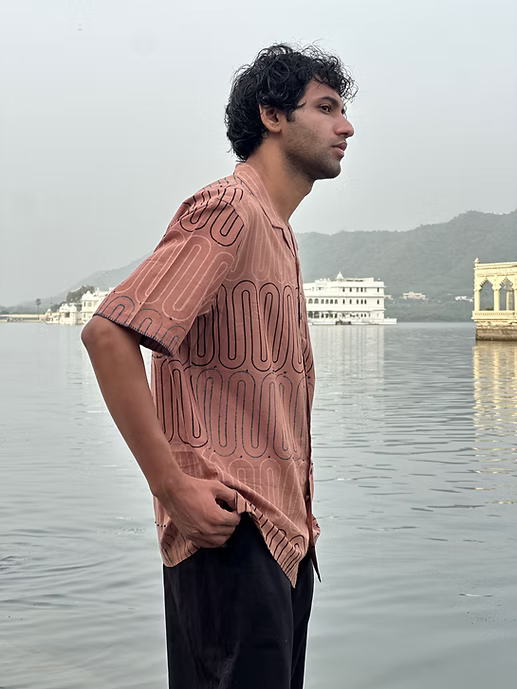 WAVES OUTLINE MEN’S NOTCH COLLAR SHIRT