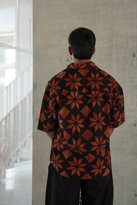 BLACK TARA BOXY MEN’S SHIRT