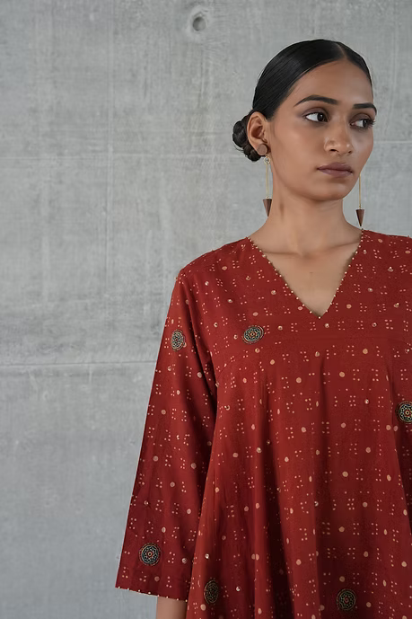 MAROON OMBRE TIPKI PANELLED DRESS