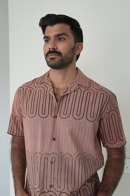 WAVES OUTLINE MEN’S NOTCH COLLAR SHIRT