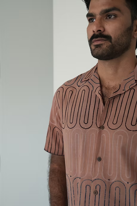 WAVES OUTLINE MEN’S NOTCH COLLAR SHIRT