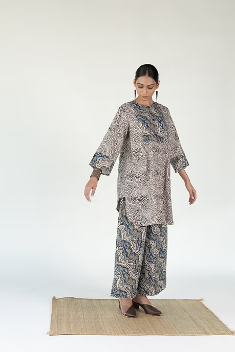 MUD PRINT HIGH LOW YOKE TOP WITH PALAZZO PANTS