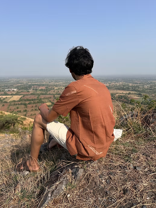 LIGHT TERRA MEN’S NOTCH SHIRT