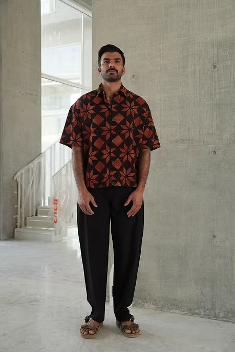 BLACK TARA BOXY MEN’S SHIRT