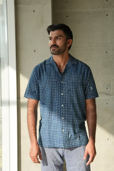 STARS INDIGO MEN’S NOTCH COLLAR SHIRT